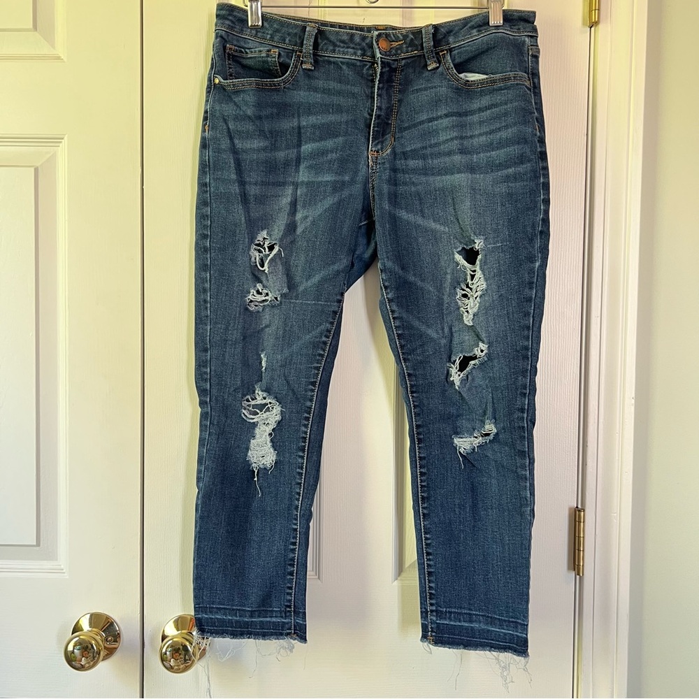 a.n.a Distressed Ankle Jeans in Blue